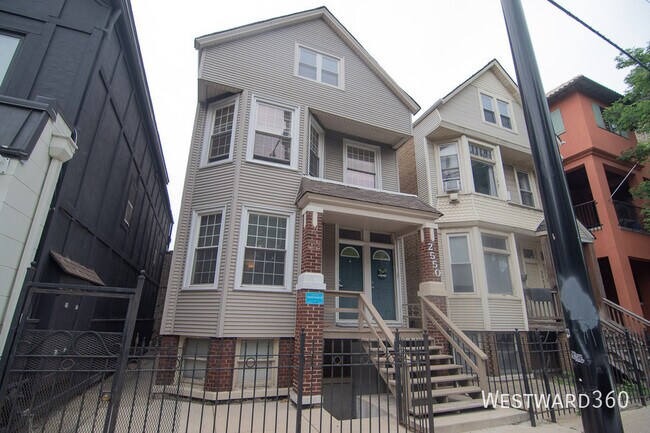 Building Photo - 2550 N Southport Ave Unit 2F Rental