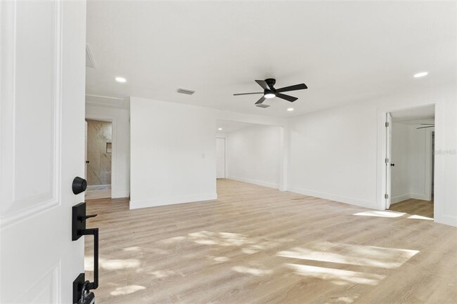 Photo - 8719 N Ola Ave