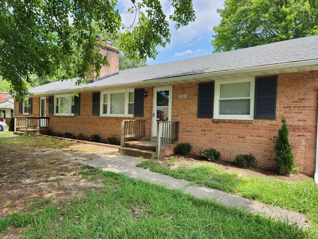 Building Photo - 2 bed 1 bath Duplex Unit-Chesterfield Rental