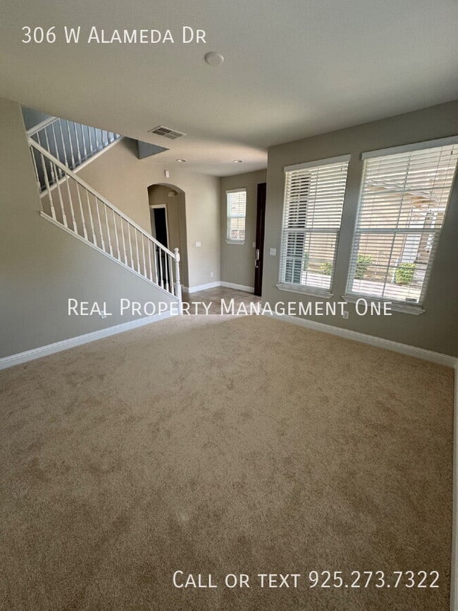 Photo - 306 W Alameda Dr