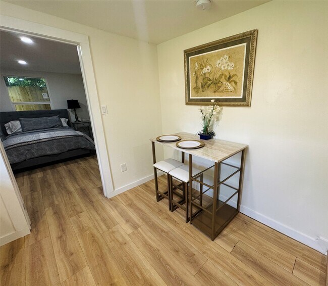 Building Photo - 4716 Siegel St Unit A