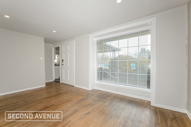 Photo - 1886 Anderson Ave