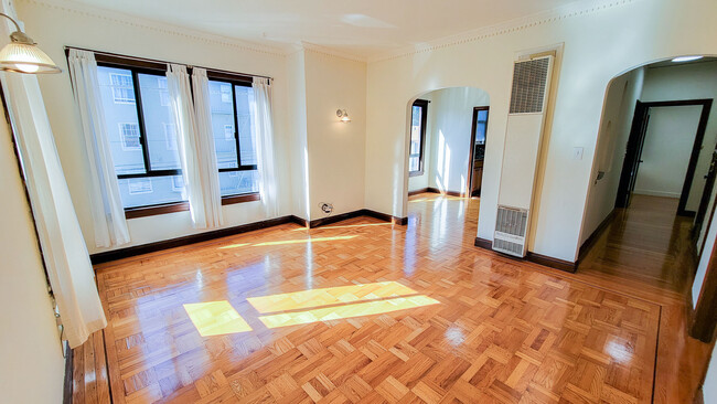 Living Room - 390 31st Ave Apartments Unit 390