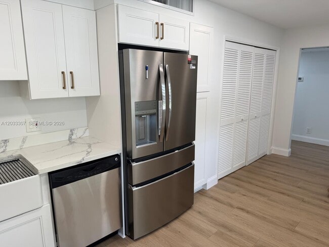 Photo - 4261 W Palm Aire Dr Unit 202