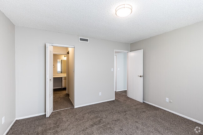 1BR, 1BA - 750SF