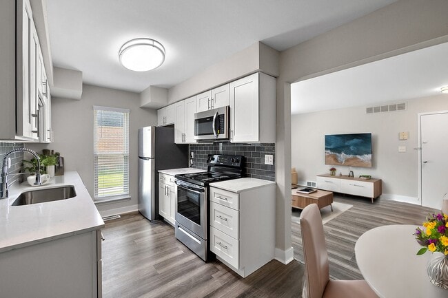 Photo - Greentrees Apartments - Riverview, MI