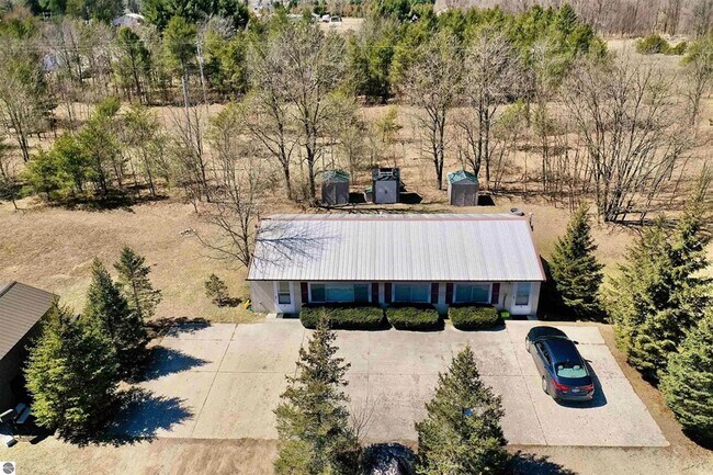 Photo - 5093 M-37 Unit Studio -C