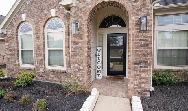 Building Photo - 2109 Mooncrest Dr