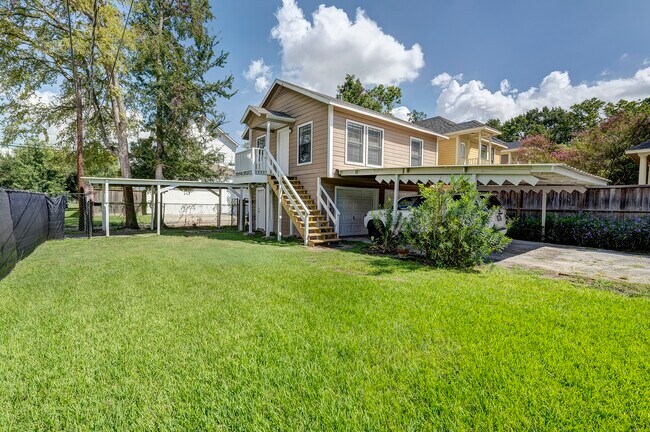 Photo - 447 W 22nd St