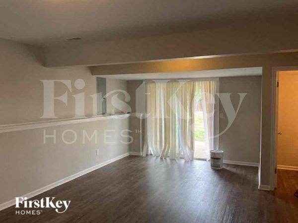 Photo - 408 192nd St