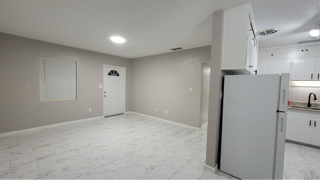 Photo - 7115 N Tampania Ave