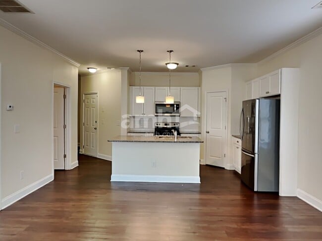 Photo - 2474 Beal St