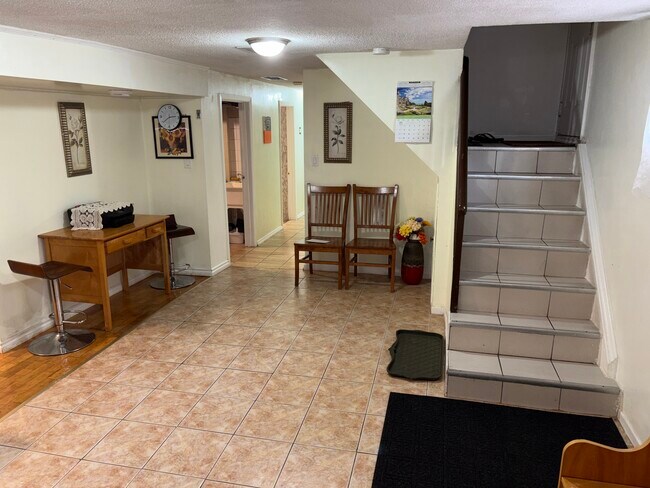 Photo - 219 Pellatt Av