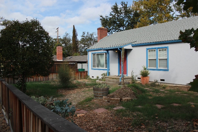 Photo - 1010 S Cloverdale Blvd
