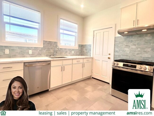Fully Renovated Bright Corner Apartment wi... - Fully Renovated Bright Corner Apartment wi...