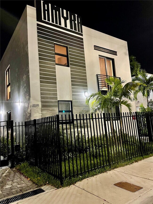 Photo - 1119 SW 6th St Unit 102