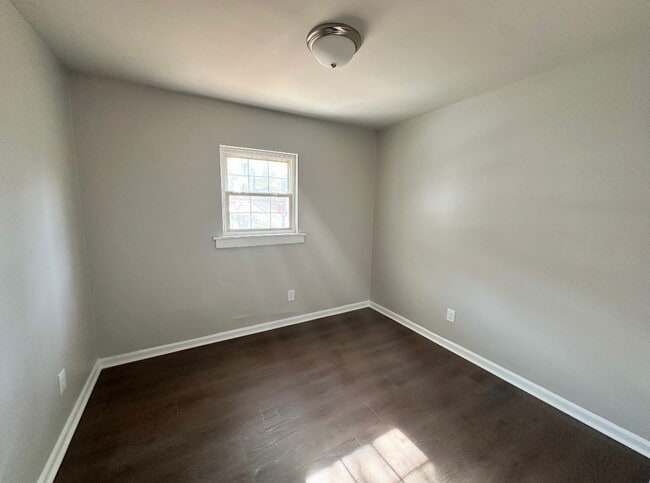 Photo - 424 34th Ave W