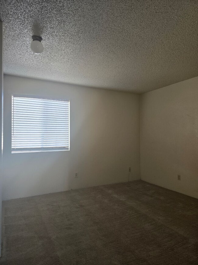 Photo - 3525 E 3rd St Unidad 106