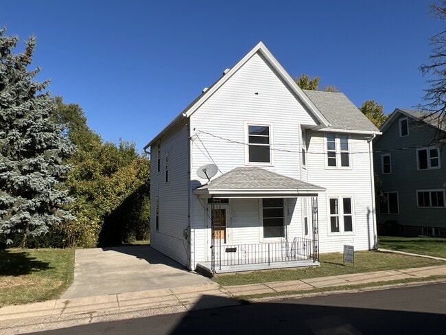Photo - 451 W 16th St