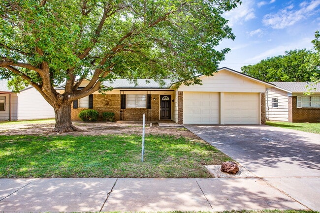 Building Photo - Cute Three Bedroom in Established Area!