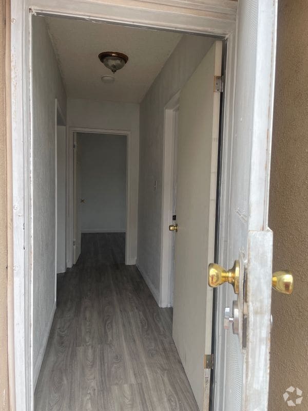Building Photo - 674 E 115th St Rental