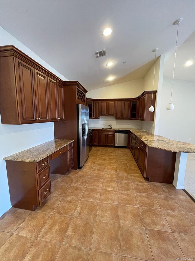 Photo - 75 Jacqueline Way