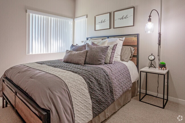 1BR, 1BA - 678SF