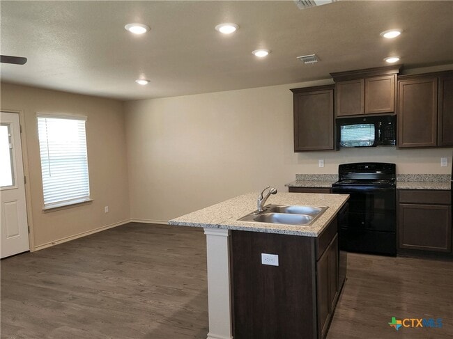 Photo - 1704 Montell St