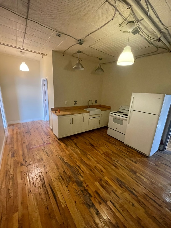 Building Photo - 1415 Kemper St Rental