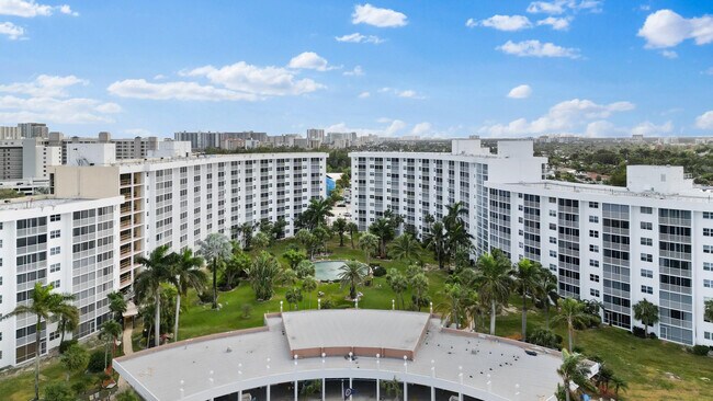 Photo - 2731 NE 14th Street Causeway Unit 919