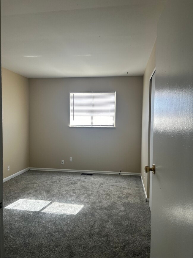 Dormitorio principal con amplio armario. - 5449 Bromwick Dr