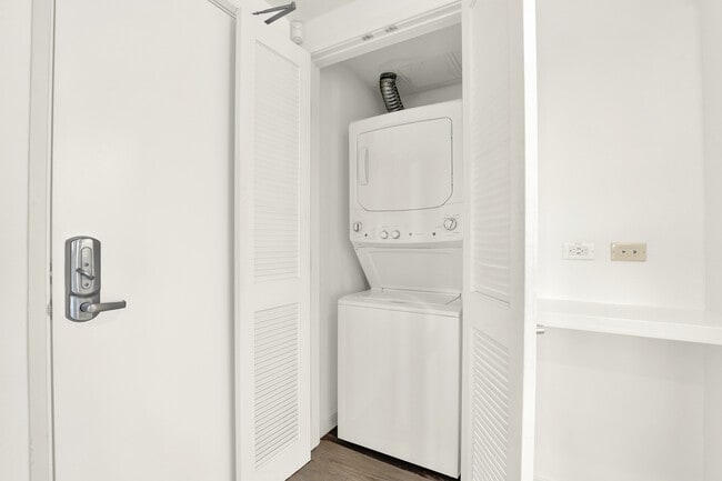Building Photo - Urbanpolitan Rental