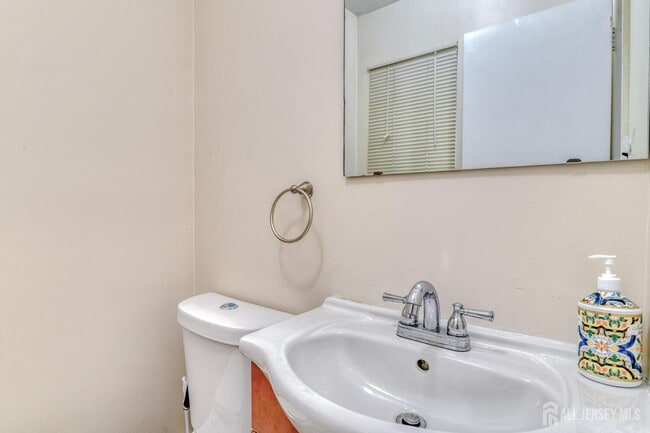 Photo - 920 Merritt Dr
