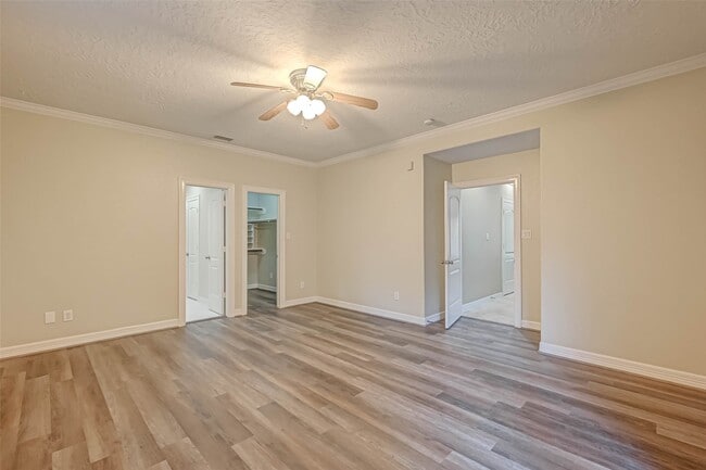 Building Photo - 1002 W 22nd St