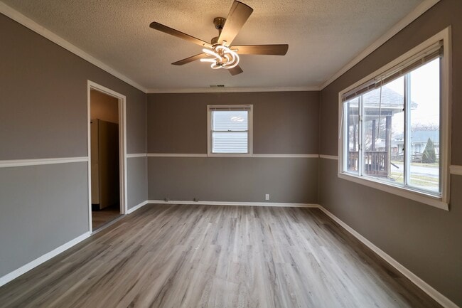 Photo - 237 S Kaley St