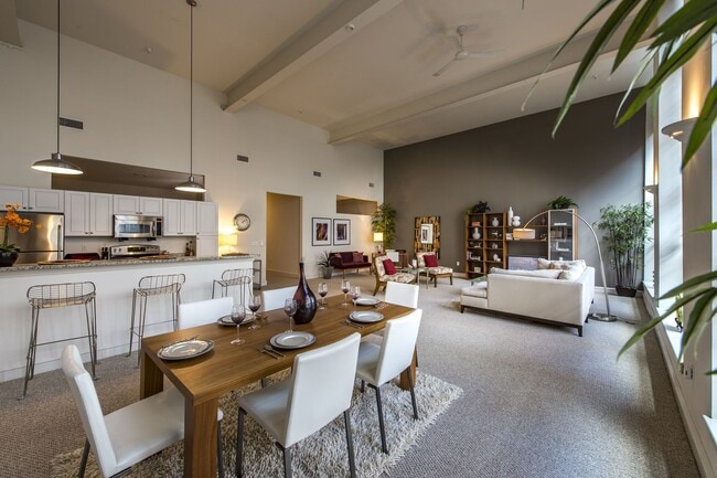 Flujo entre la cocina, la sala de estar y el comedor