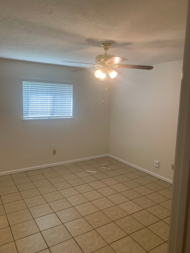 Photo - Crestview Apartments