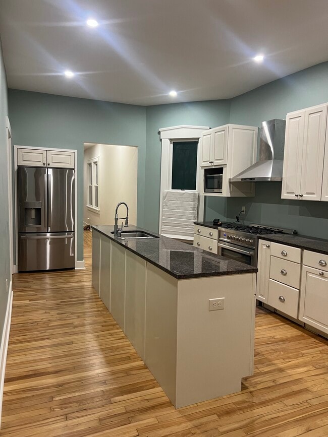 407 E High St
