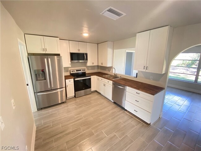 Photo - 17890 Leetana Rd