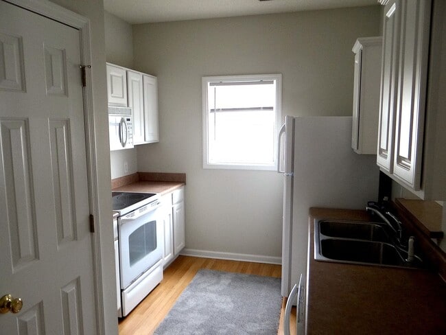 Building Photo - Annual Rental @ Cross Gate in Deerfield