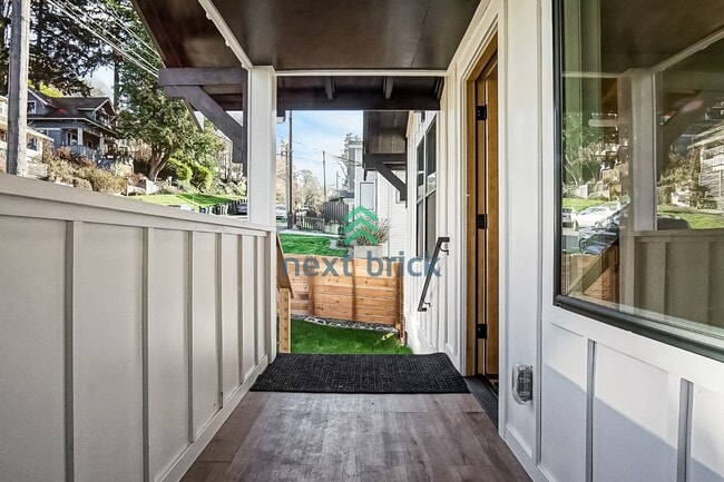 Photo - BEAUTIFUL FULLY RENOVATED 2 BED 1 BATH FOR RENT – PRIME WEST SEATTLE LOCATION