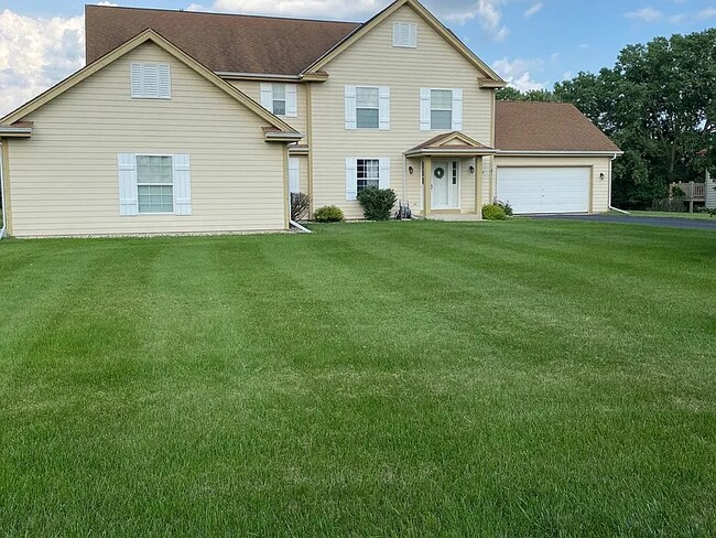 Photo - W264N2044 Deer Haven Ct Townhome