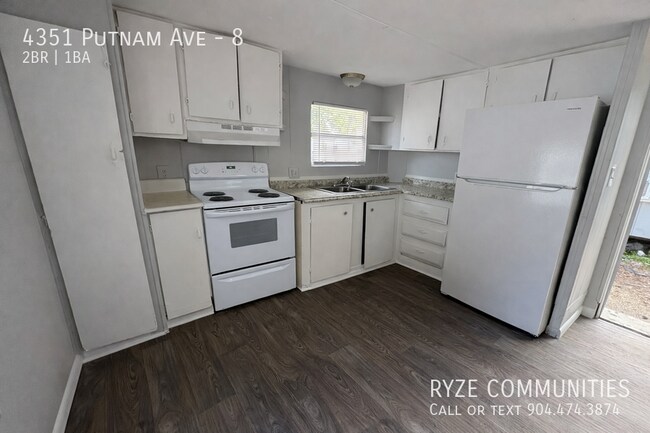 Photo - 4351 Putnam Ave