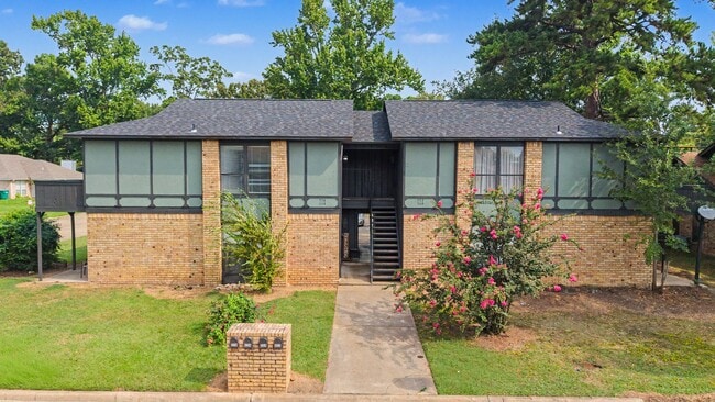 Building Photo - 322-328 Brookwood Unit 326 Brookwood