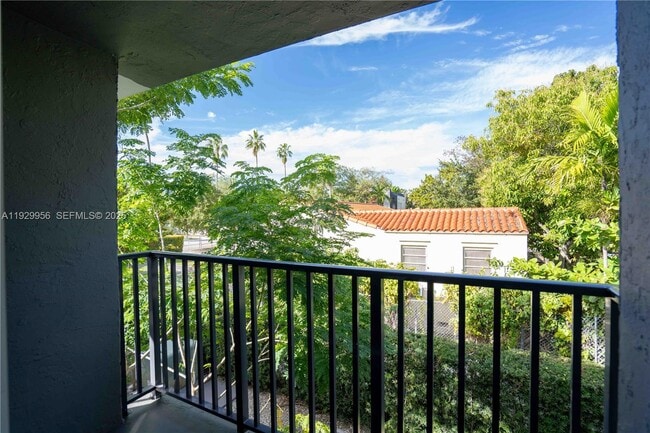 Photo - 465 NE 59th St Unidad 27