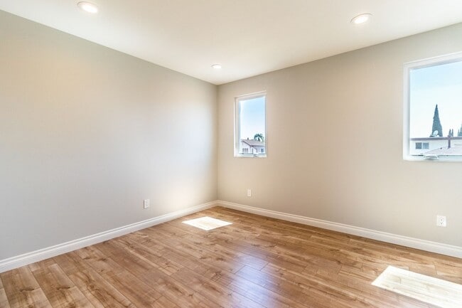 Photo - 1737 S Longwood Ave Unit #1737 1/2