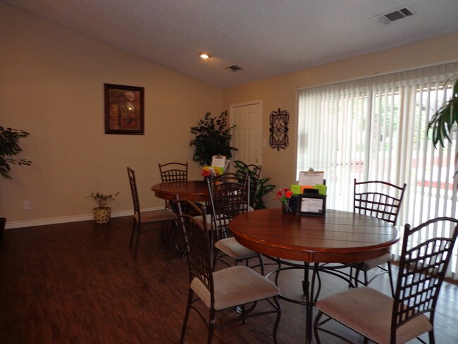 Centro de arrendamientos - Mission Pointe Club Apartments