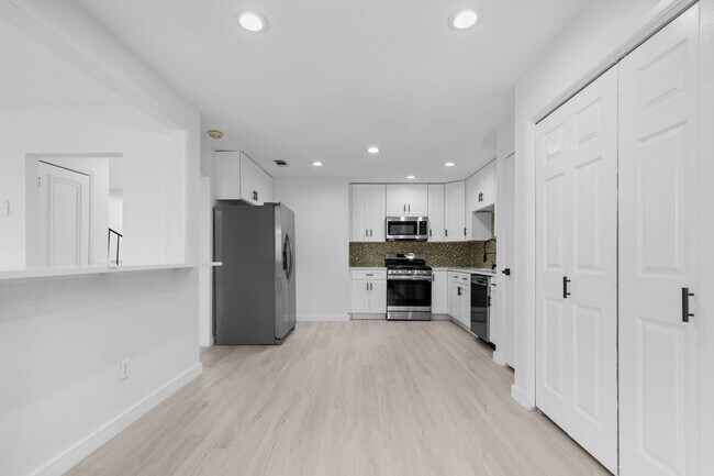 Photo - 6646 Montauk Dr