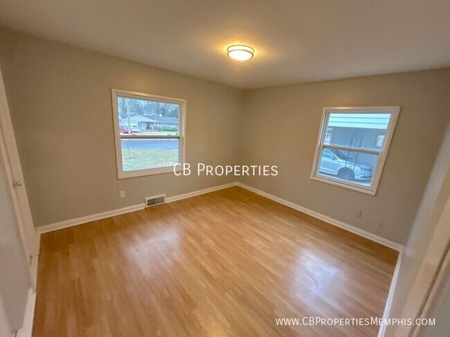 Photo - 5366 Brantford Ave