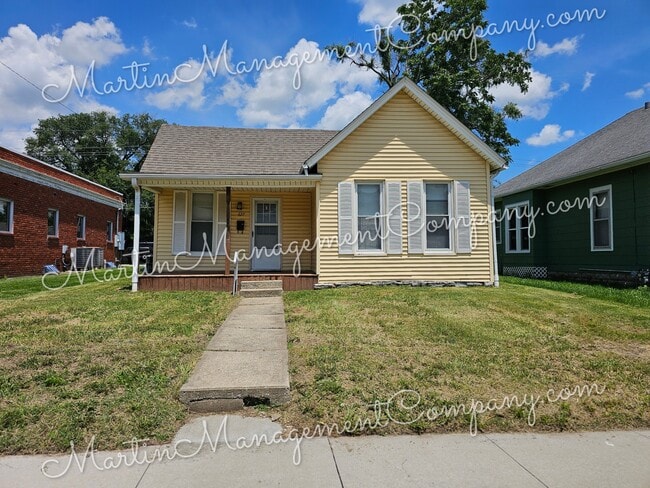 Photo - 627 E 13th St